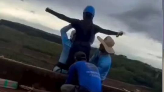 Las dudas detrás de la muerte de la joven lanzada al vacío sin arnés en un puente de Brasil