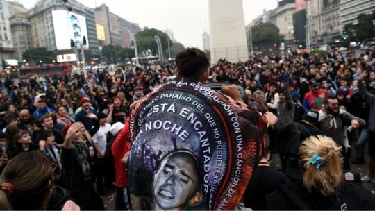 Galería de fotos: la vigilia de los fanáticos del Indio Solari en el Obelisco