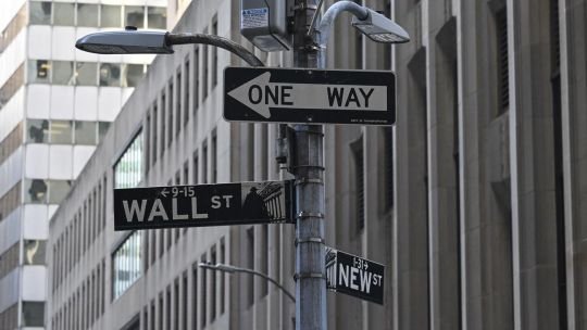 Bitcoin rebota y reabre el debate en Wall Street: ¿ya encontró un piso?