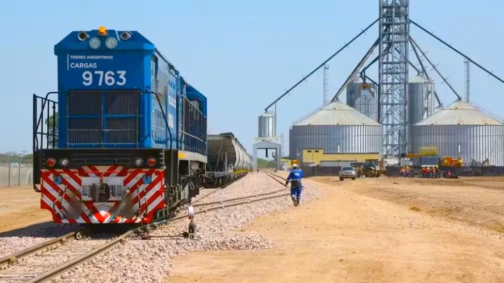 Tras largos años de abandono, analizar reactivar un tren clave para Vaca Muerta y la producción