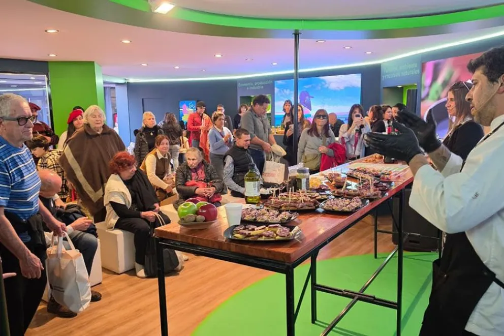 Neuquén muestra su producción, su cultura y sus destinos turísticos en la Rural de Palermo