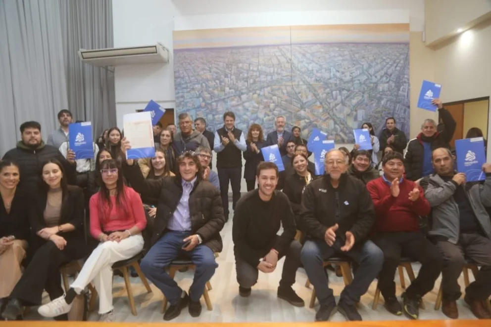 Neuquén: tras esperar hasta 34 años, 21 familias recibieron la escritura de sus casas