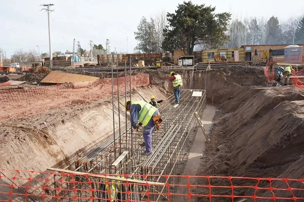 Figueroa anunció el comienzo de nuevos puentes sobre la Ruta 22: “Van a ver un Neuquén en obras”