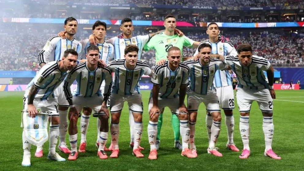 Con la armadura de los campeones: la Selección ya definió su camiseta para la final ante España