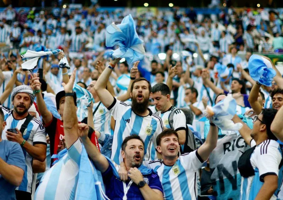Calculan que los argentinos que viajaron sobre la hora a la final demandaron US millones en divisas