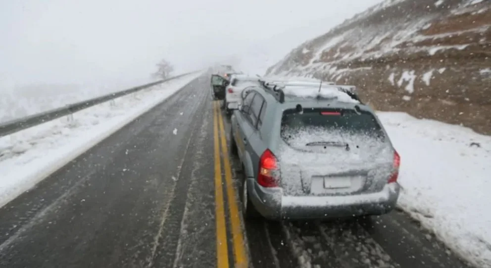 Niebla, hielo y un paso cerrado: así está la cordillera neuquina este lunes 20 de julio