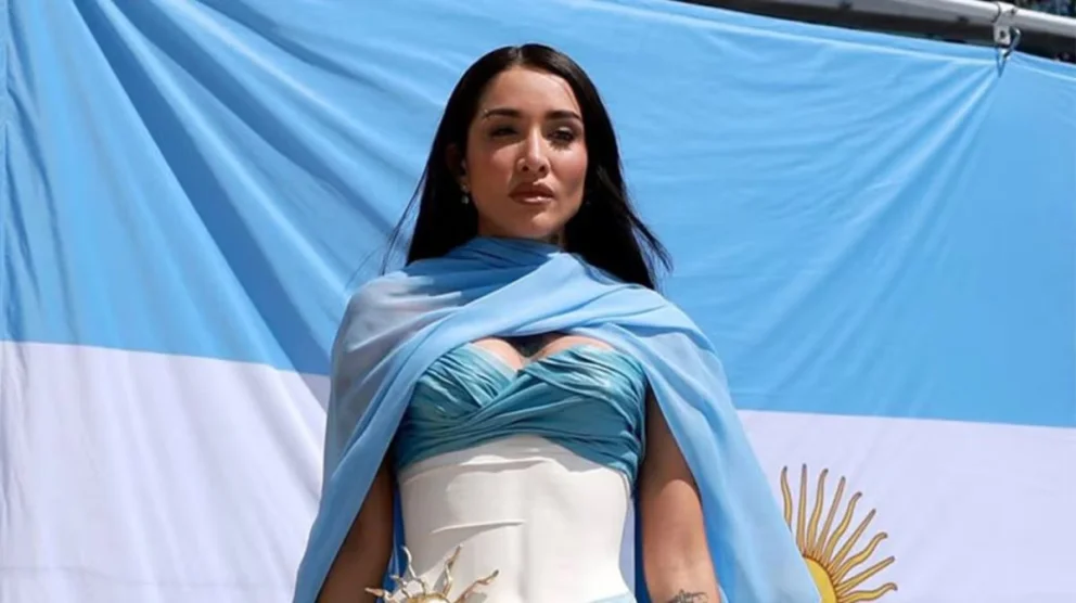 María Becerra flameó la bandera argentina en Barcelona en plena tensión post-mundial