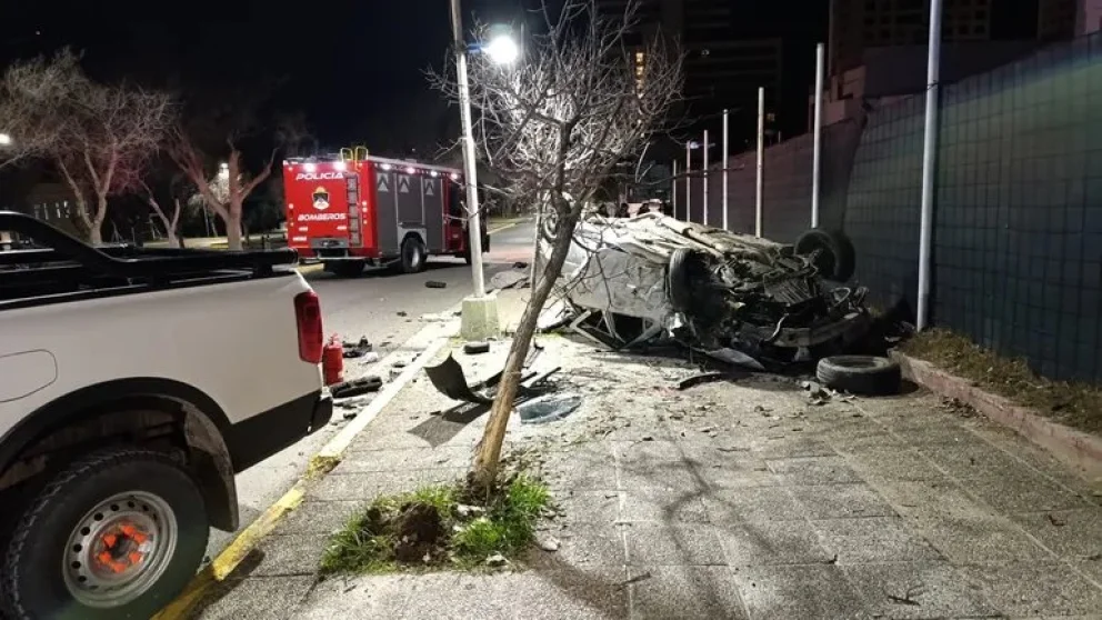 Choque y vuelco en la Plaza de las Banderas