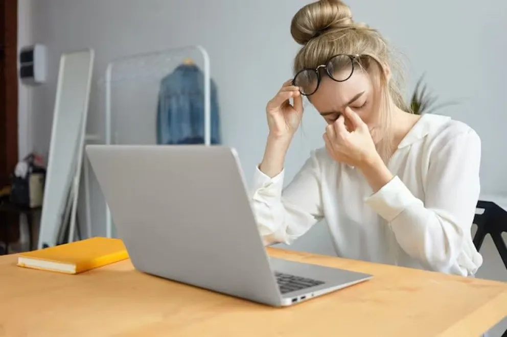 Crecen las consultas por “ojo seco”: la calefacción podría reducir la productividad laboral