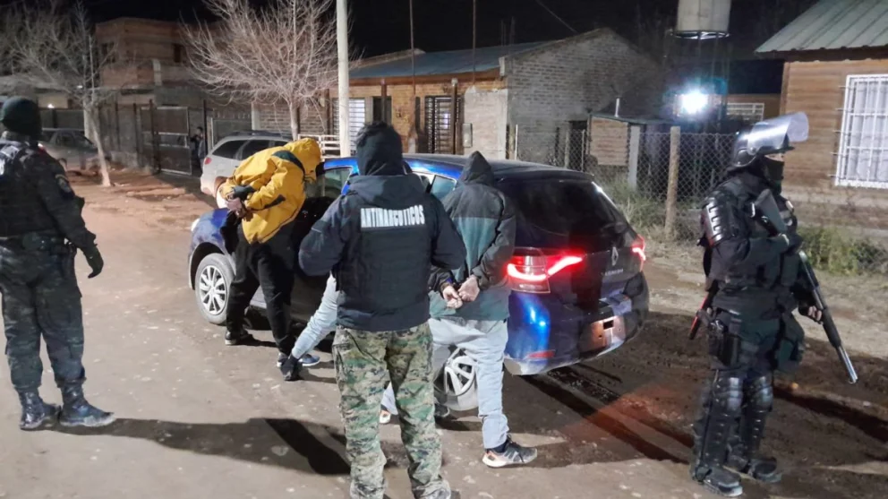 Secuestraron droga y detuvieron a varias personas en dos operativos antinarcóticos en Neuquén