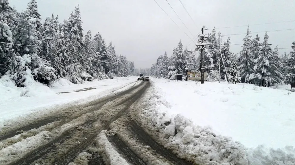 Temporal de nieve: Los Menucos, Jacobacci y El Bolsón también suspendieron las clases