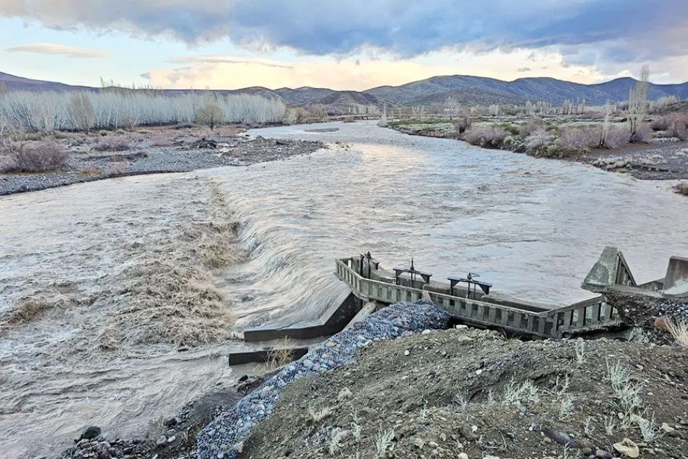Chos Malal y Andacollo presentan afectaciones del servicio de agua potable