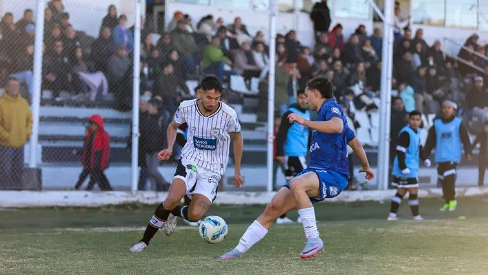 Destinos opuestos: Cipolletti va por la gloria y Deportivo Rincón defiende su lugar