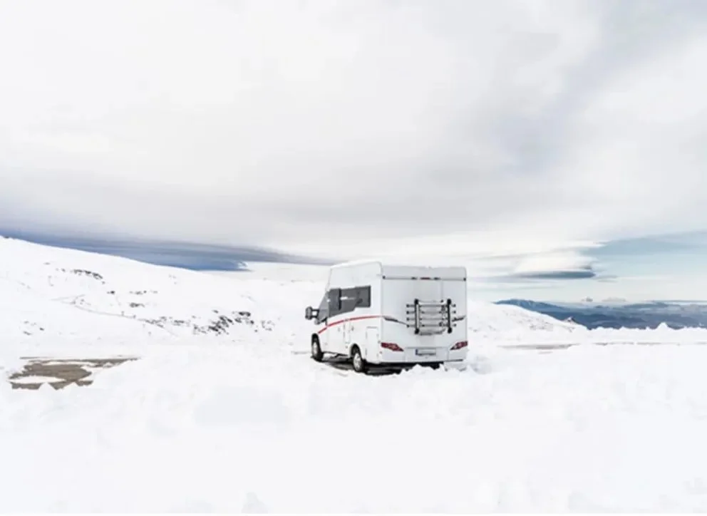 Rescataron a una familia que quedó varada con un motorhome cerca de Piedra del Águila
