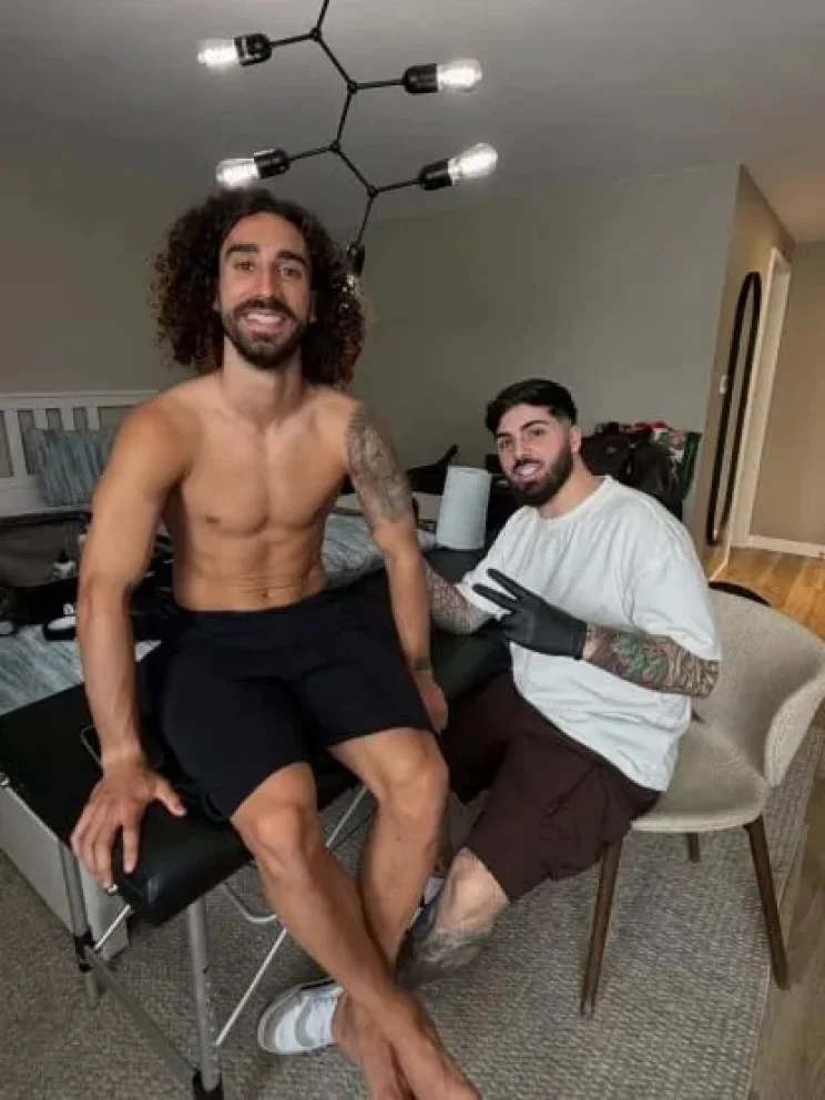 Con el DT en la piel: el curioso tatuaje que estrenó Cucurella tras consagrarse en el Mundial 2026