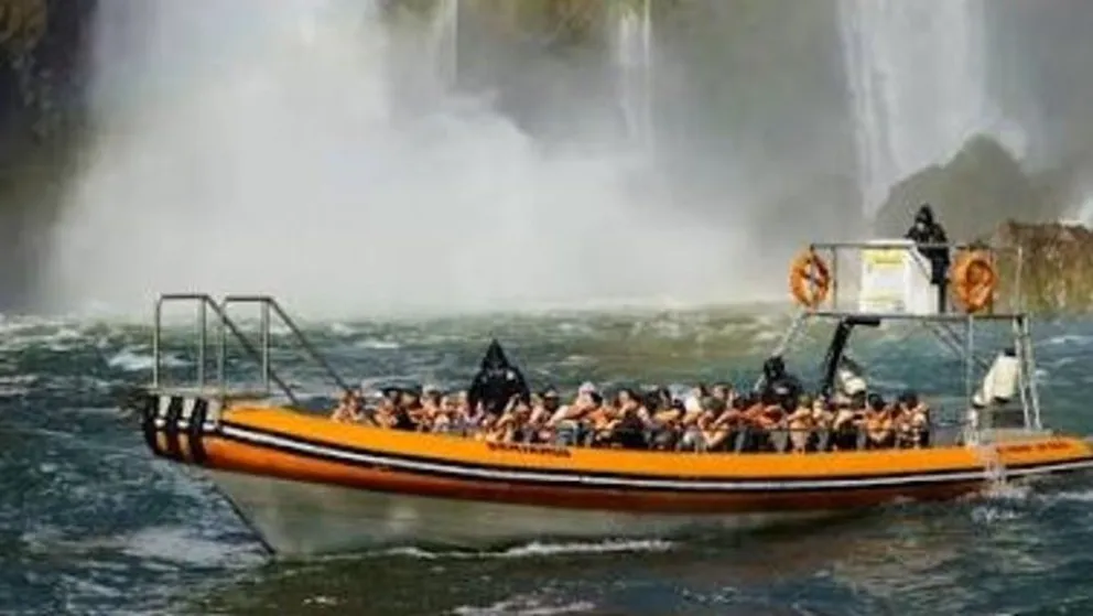 Tragedia en Cataratas: murió ahogado un joven neerlandés al volcar un bote turístico
