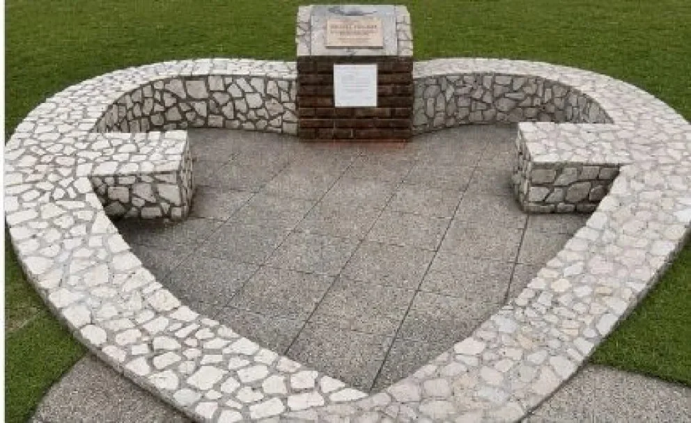 A 26 años de su fallecimiento, restauran y ponen en valor el monumento al doctor René Favaloro