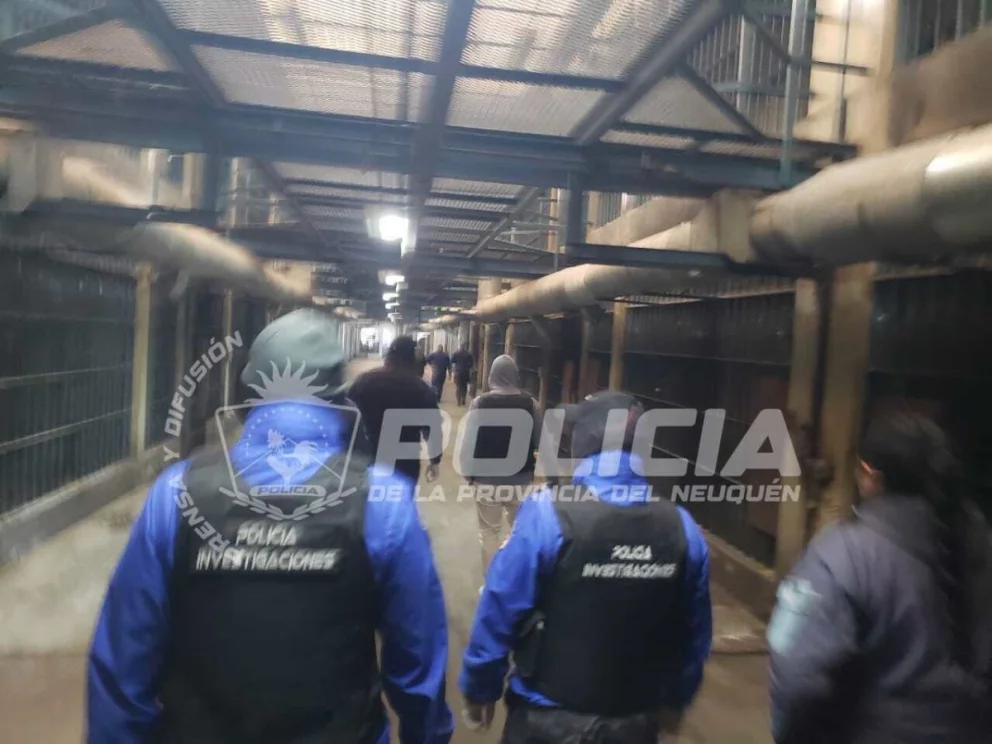 Estafas telefónicas: allanaron una cárcel de Viedma y una casa en Neuquén y hay tres demorados