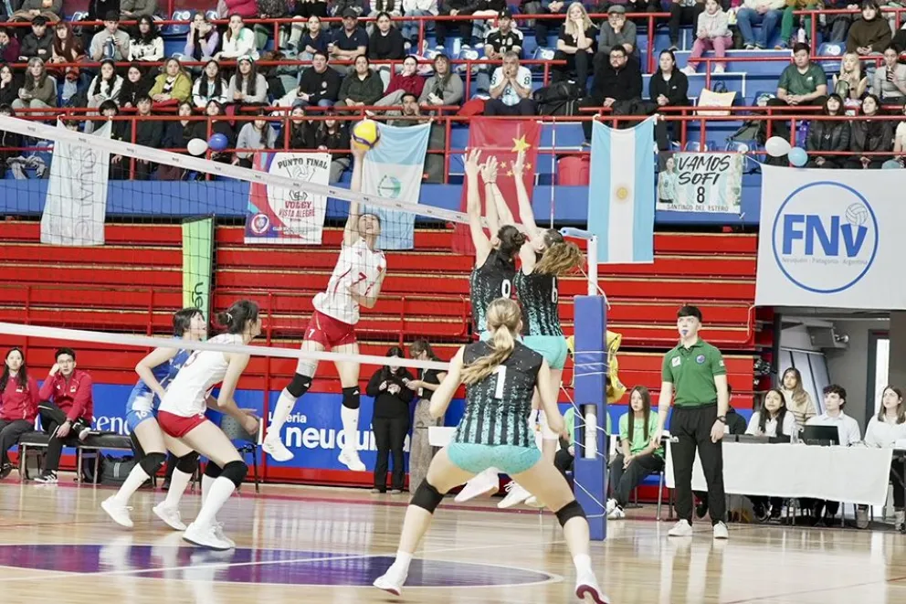 El vóley internacional se vive a pleno en el Ruca Che