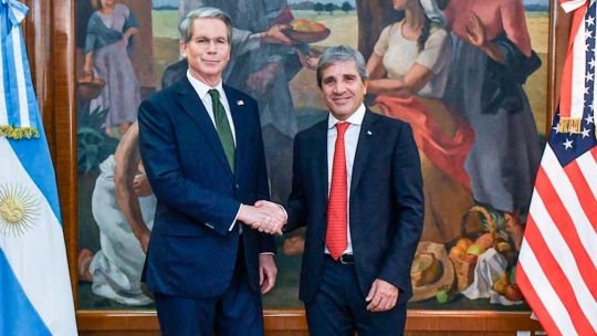 El swap con EE.UU., la bala de plata que Luis Caputo se guarda para despejarle turbulencias a la reelección de Javier Milei