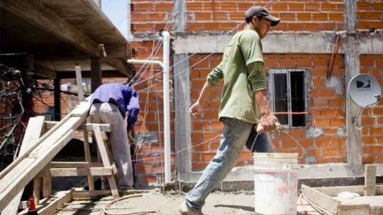 Baja desocupación, pero más precariedad: así cambió la estructura del empleo argentino entre 2010 y 2025