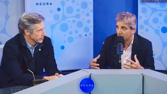Cae el riesgo país, pero Luis Caputo enfrenta ruidos financieros y pone al BCRA a calmar al dólar