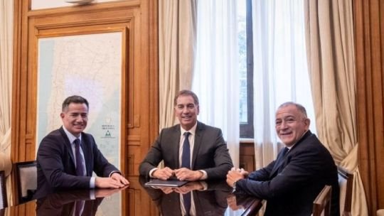 Bornoroni y Luis Juez con Santilli: ¿La foto de los candidatos libertarios cordobeses para el 2027?