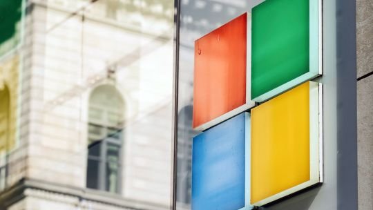Microsoft profundiza su ajuste: despedirá a 6.400 empleados y venderá estudios clave de Xbox