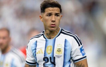 La famosa periodista que blanqueó a su novio 30 años mayor en medio del partido de Argentina por el Mundial: “Juntos”