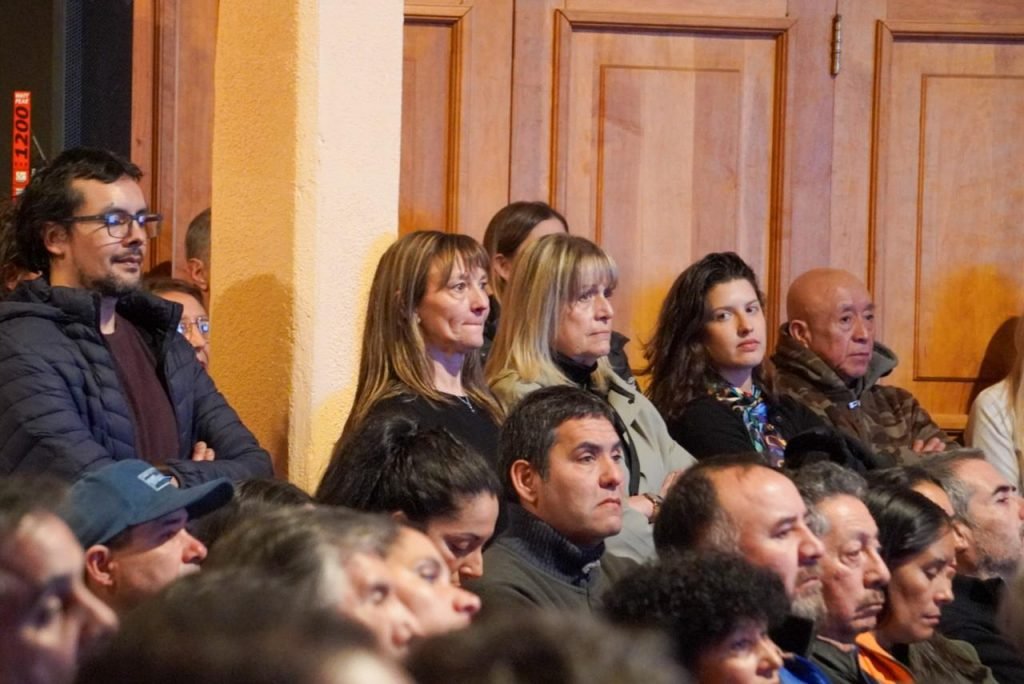 El Gobernador Rolando Figueroa presentó el Informe de Gestión para la Región de los Lagos del Sur en Villa La Angostura.