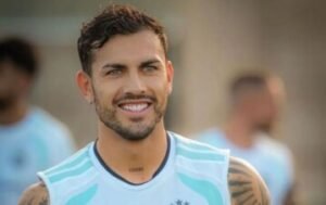 El secreto de Leandro Paredes en el Mundial: por qué nunca se saca la camiseta de manga larga