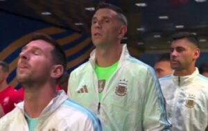 ¿Qué pasó entre Messi y Enzo Fernández? El gesto de cortocircuito que dejó en evidencia el enojo de la Pulga