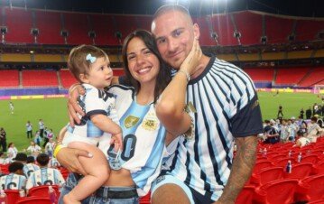 ¡También gana afuera de la cancha! El amor entre el jugador de la Selección que cambió el partido contra Suiza y la influencer top: guiños en redes y regalos
