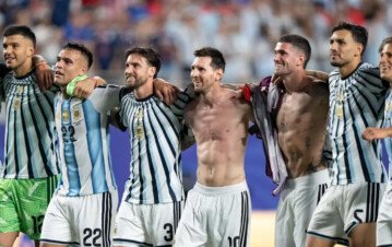 Juega de titular contra Inglaterra, es clave para Argentina y le estalló un escándalo amoroso: “Lo que hizo fue una traición, todo el país está con ella”
