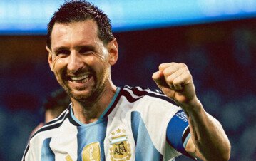 Es el argentino más exitoso, se le salió la cadena en la tribuna y terminó insultando a Margaret Thatcher: “La Scaloneta tiene 15 huevos, recuperan las Malvinas solos”