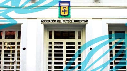 Guerra de versiones: la AFA desmintió que el FBI haya incautado el teléfono del “Chiqui” Tapia en Nueva York