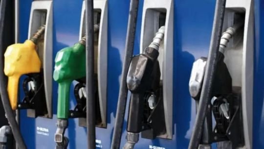 Los chaqueños cargan más veces, pero compran menos combustible: la demanda cayó hasta 10%