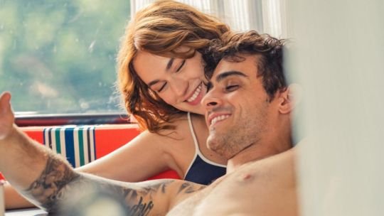Llega a Netflix “El mapa de los anhelos”, una nueva miniserie romántica basada en una exitosa novela: de qué trata