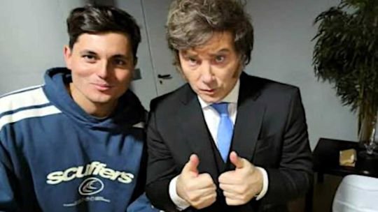 Un activista con pedido de captura en España aseguró que Milei le ofreció refugiarse en la embajada argentina