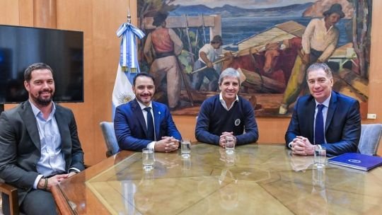 El gobernador de Corrientes se reúne con Luis Caputo: la agenda clave con reclamos de fondos y obras