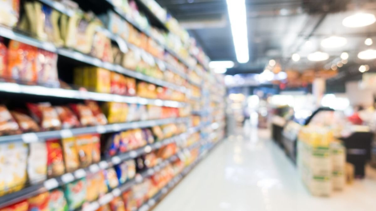 El consumo masivo volvió a caer en junio: cuánto fue el descenso en el primer semestre