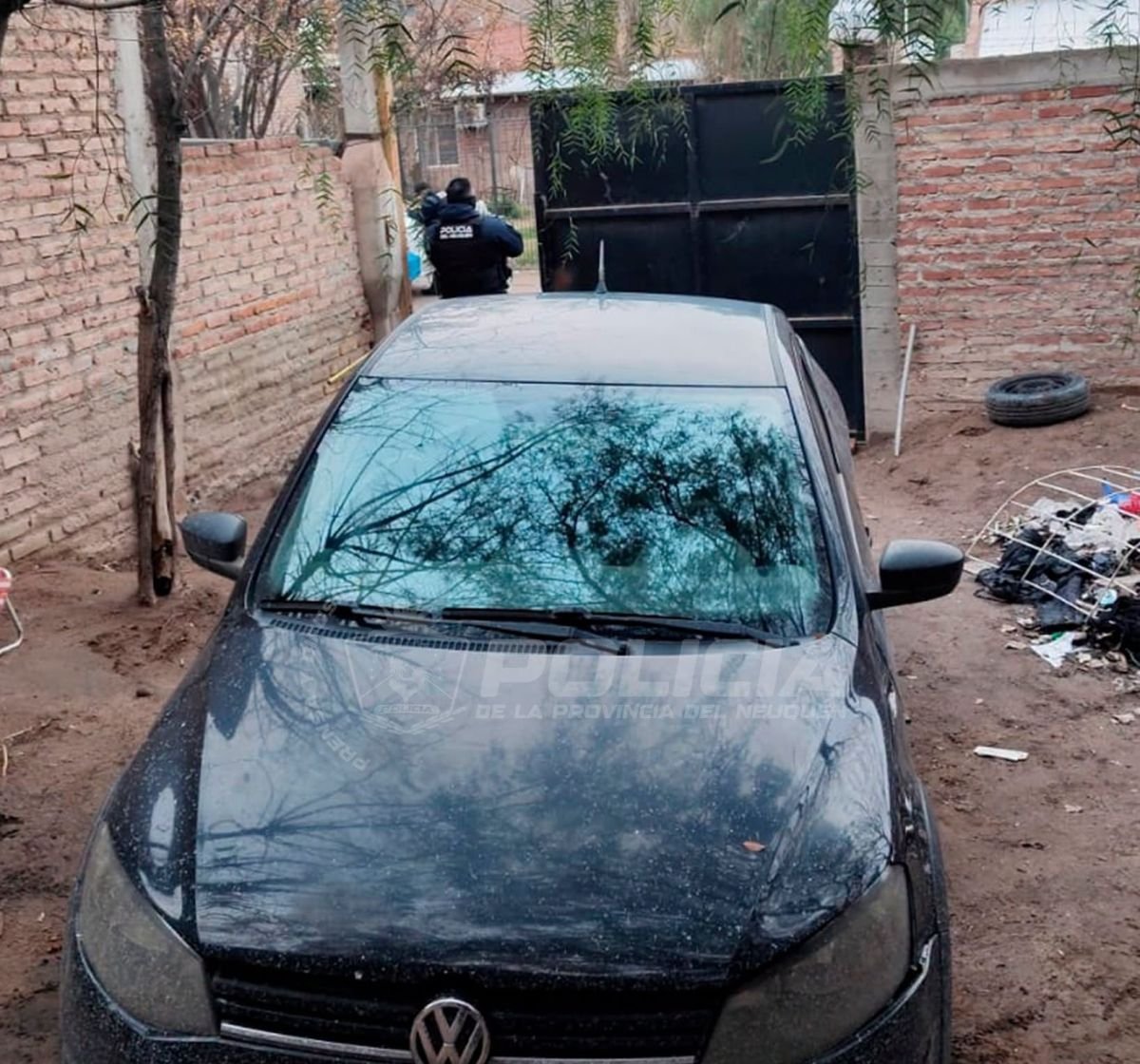 Un llamado anónimo permitió recuperar una camioneta robada en el barrio Gran Neuquén