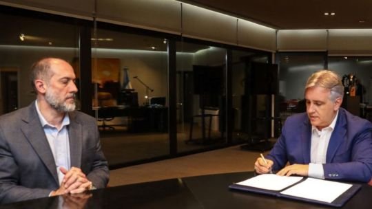 Viaje de Acosta a China: el PJ evitó el choque duro con la oposición y promete pruebas sobre los gastos