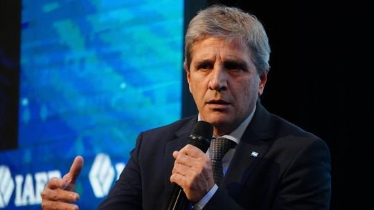 Caputo presenta la nueva Inocencia Fiscal: elimina topes y suma garantías para usar ahorros en dólares