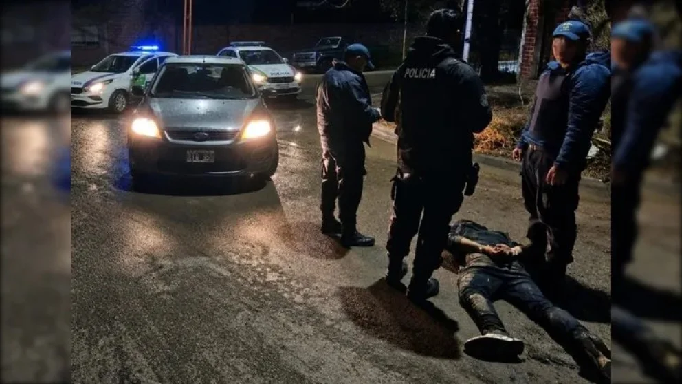 Escapó de un control, lo persiguieron y terminó chocando contra un patrullero en Río Negro