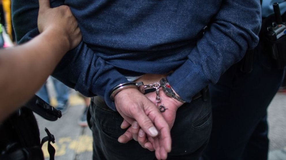Tenía domiciliaria, se fugó y terminó baleado