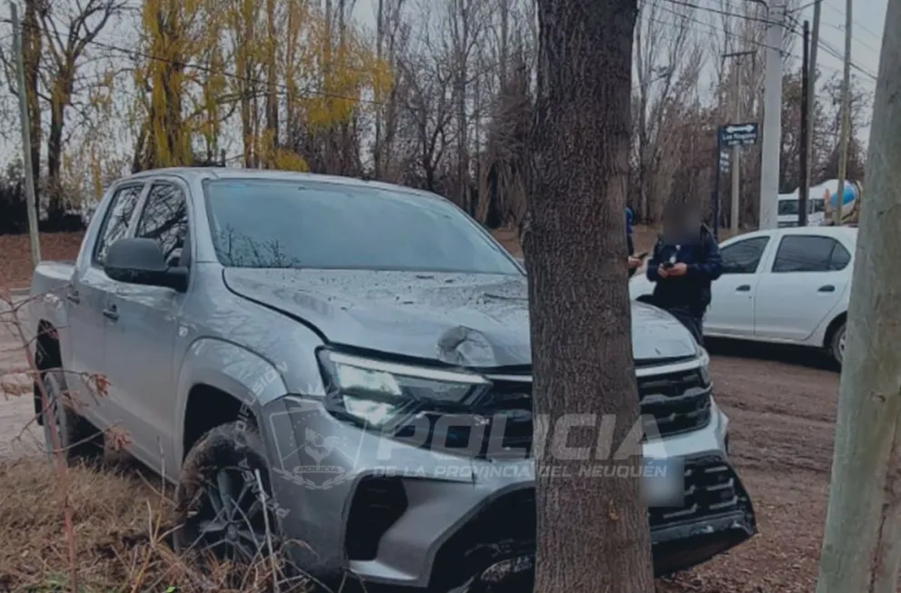 Recuperaron una Amarok robada tras una persecución: un detenido y un revólver secuestrado