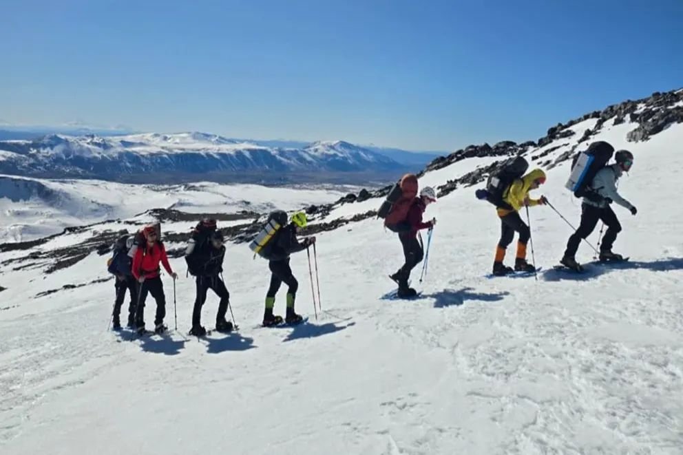 Un aula a cielo abierto recorre Neuquén para formar a los futuros guías de trekking