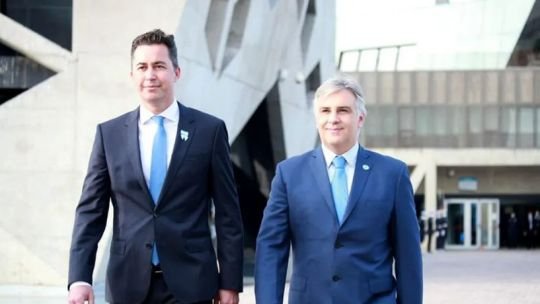Llaryora reordenó su gabinete con Calvo al mando y la oposición agitó el fantasma del “fin de ciclo”