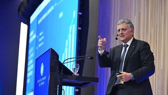 “No especulen con la reelección, inviertan”: El CEO de YPF prevé 90 mil nuevos empleos por Vaca Muerta